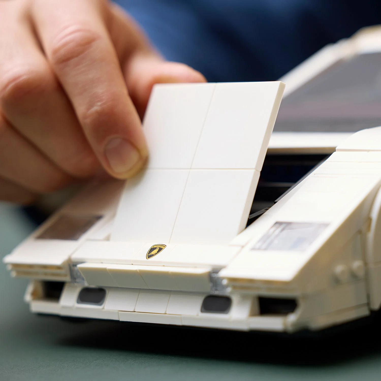 LEGO® ICONS™ Lamborghini Countach 5000 Quattrovalvole - Image 11