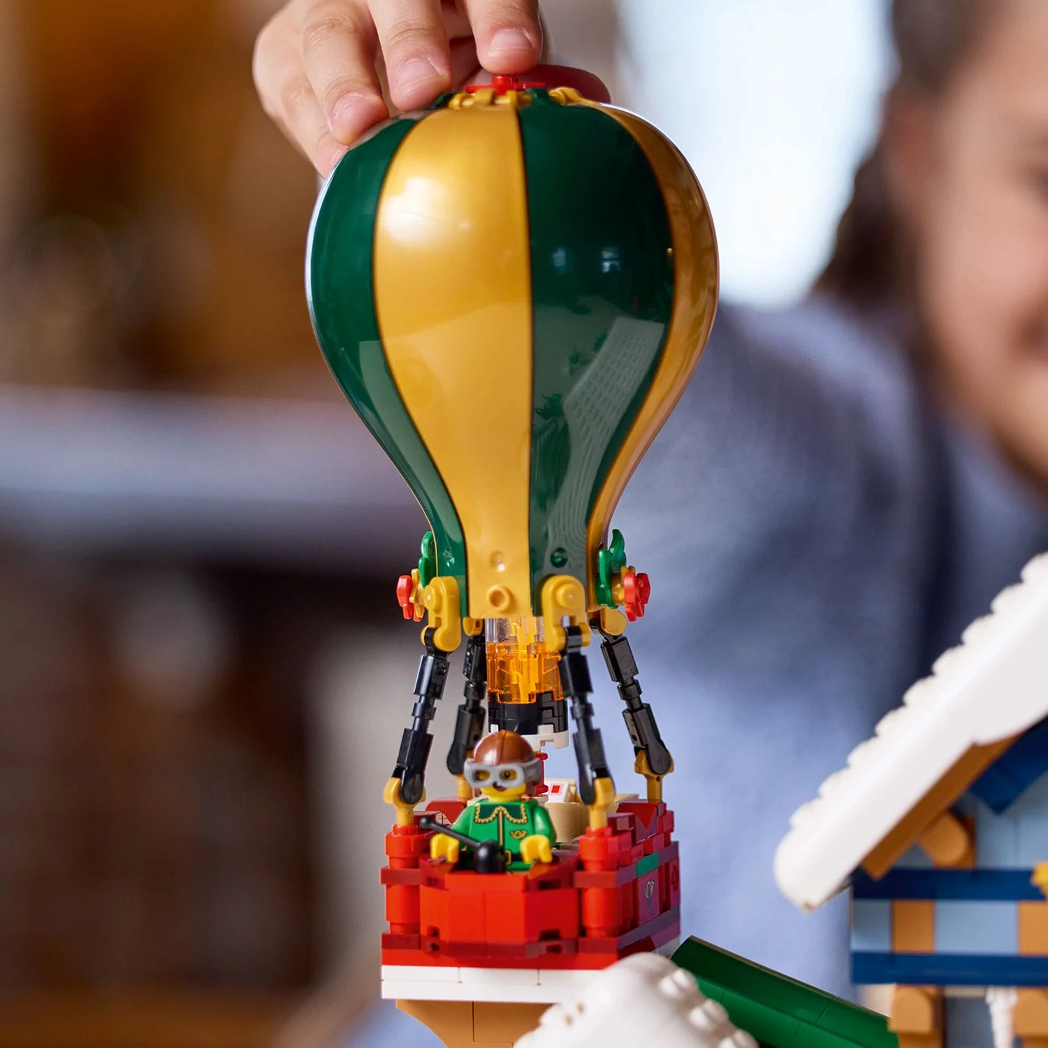 LEGO® ICONS™ Santa’s Post Office - Image 10