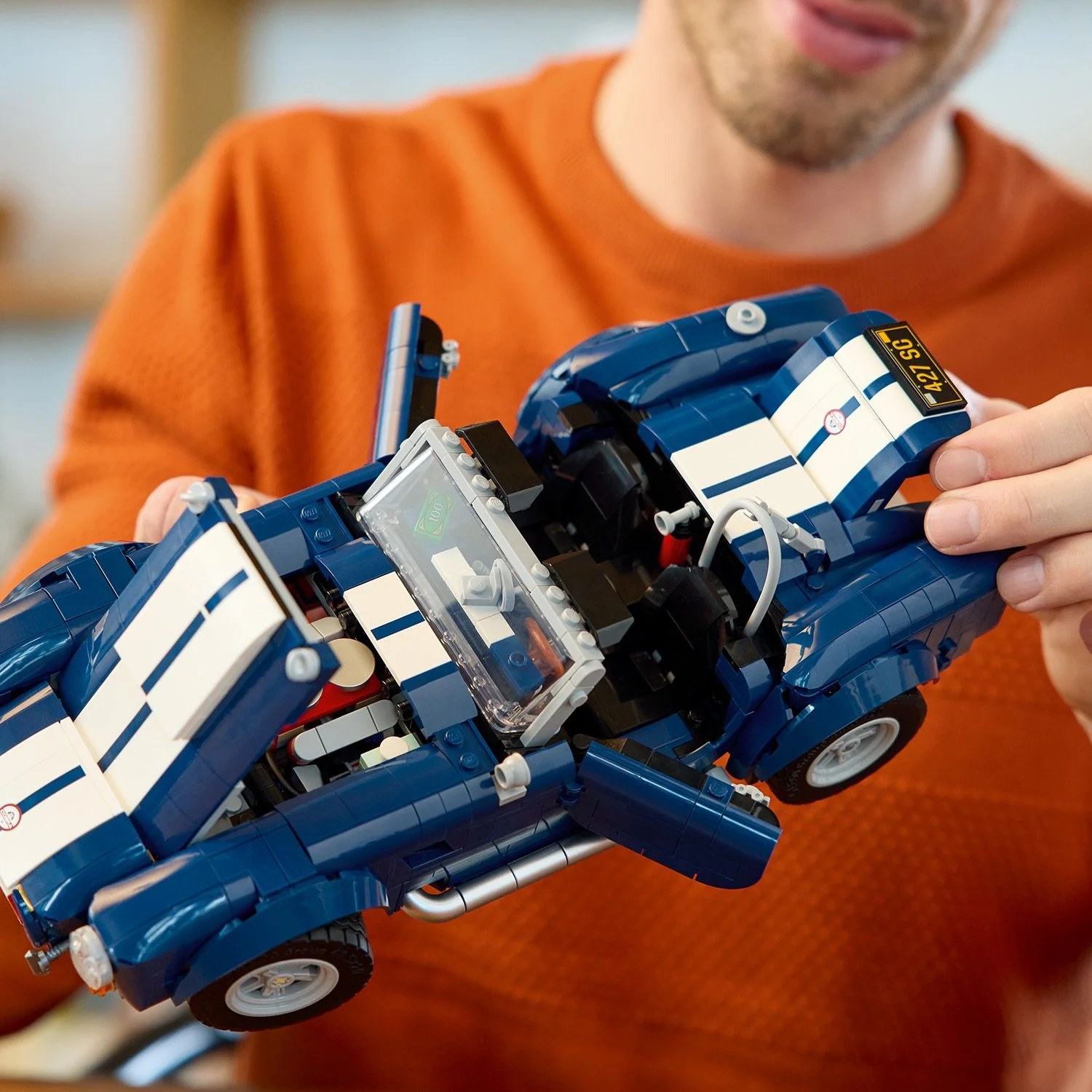 LEGO® ICONS™ Shelby Cobra 427 S/C - Image 8