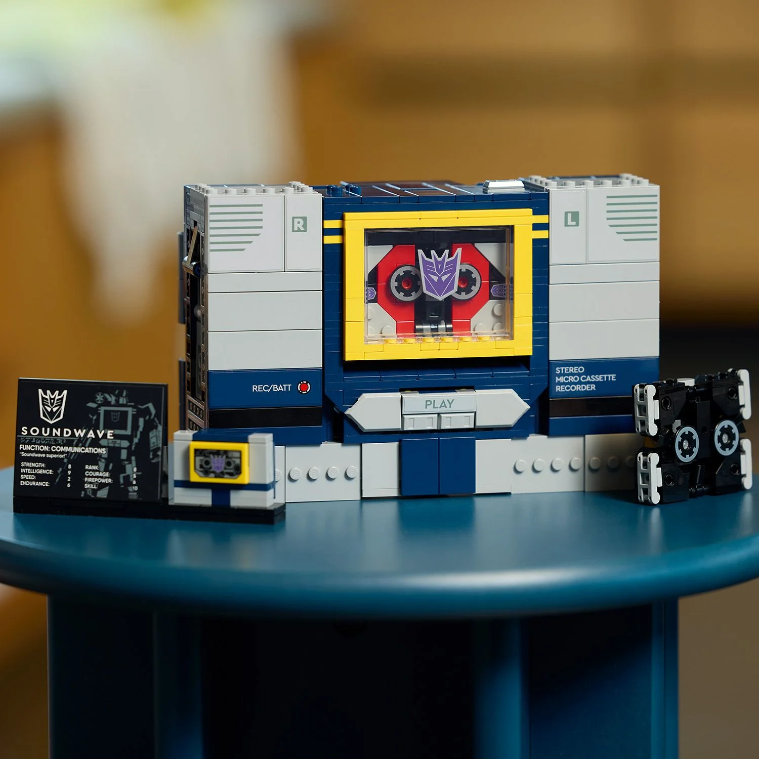 LEGO® ICONS™ Transformers: Soundwave - Image 12