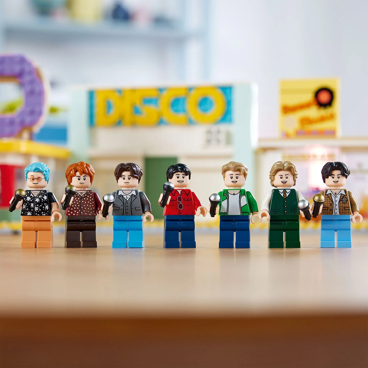 LEGO® Ideas BTS Dynamite - Image 10