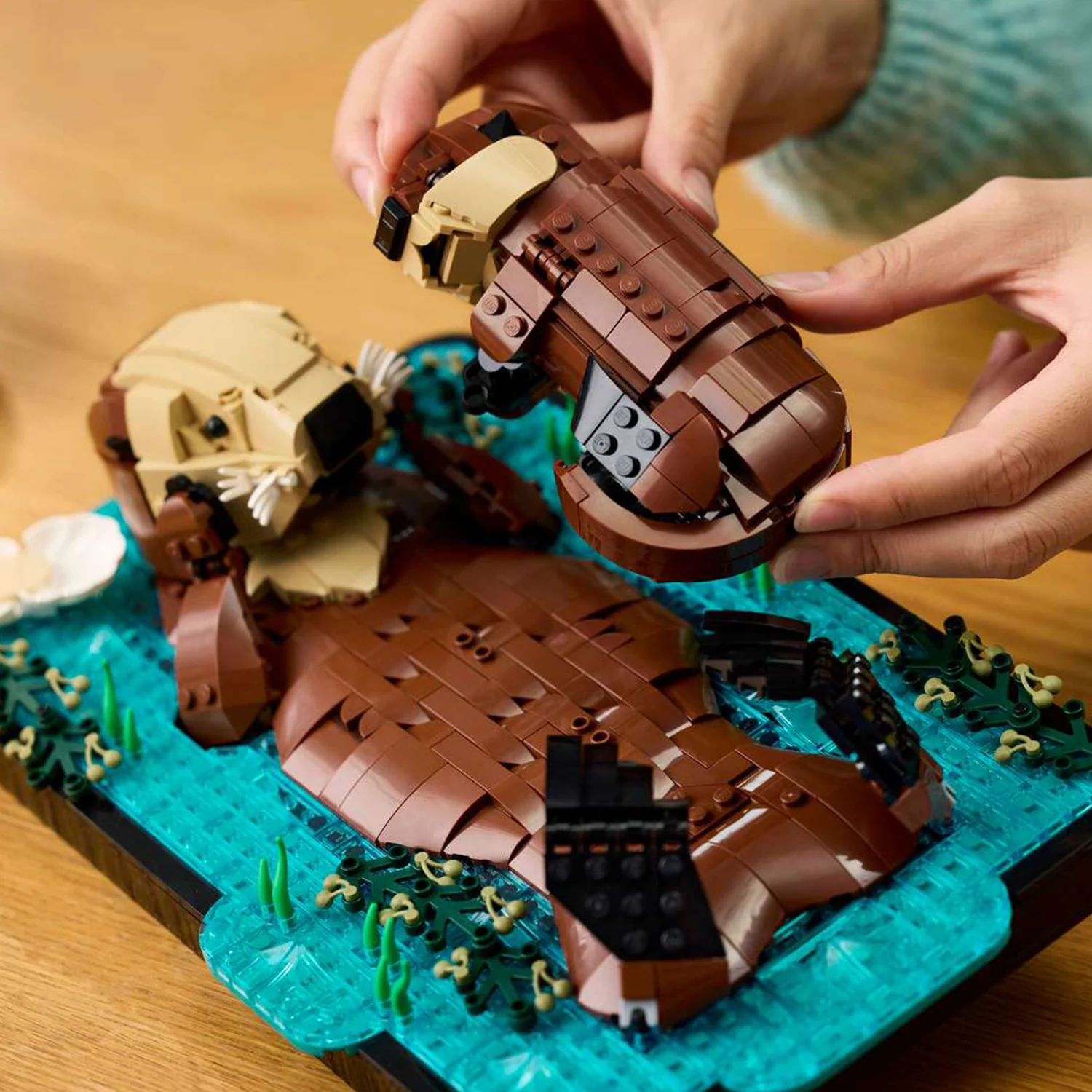 LEGO® Ideas Floating Sea Otters - Image 5