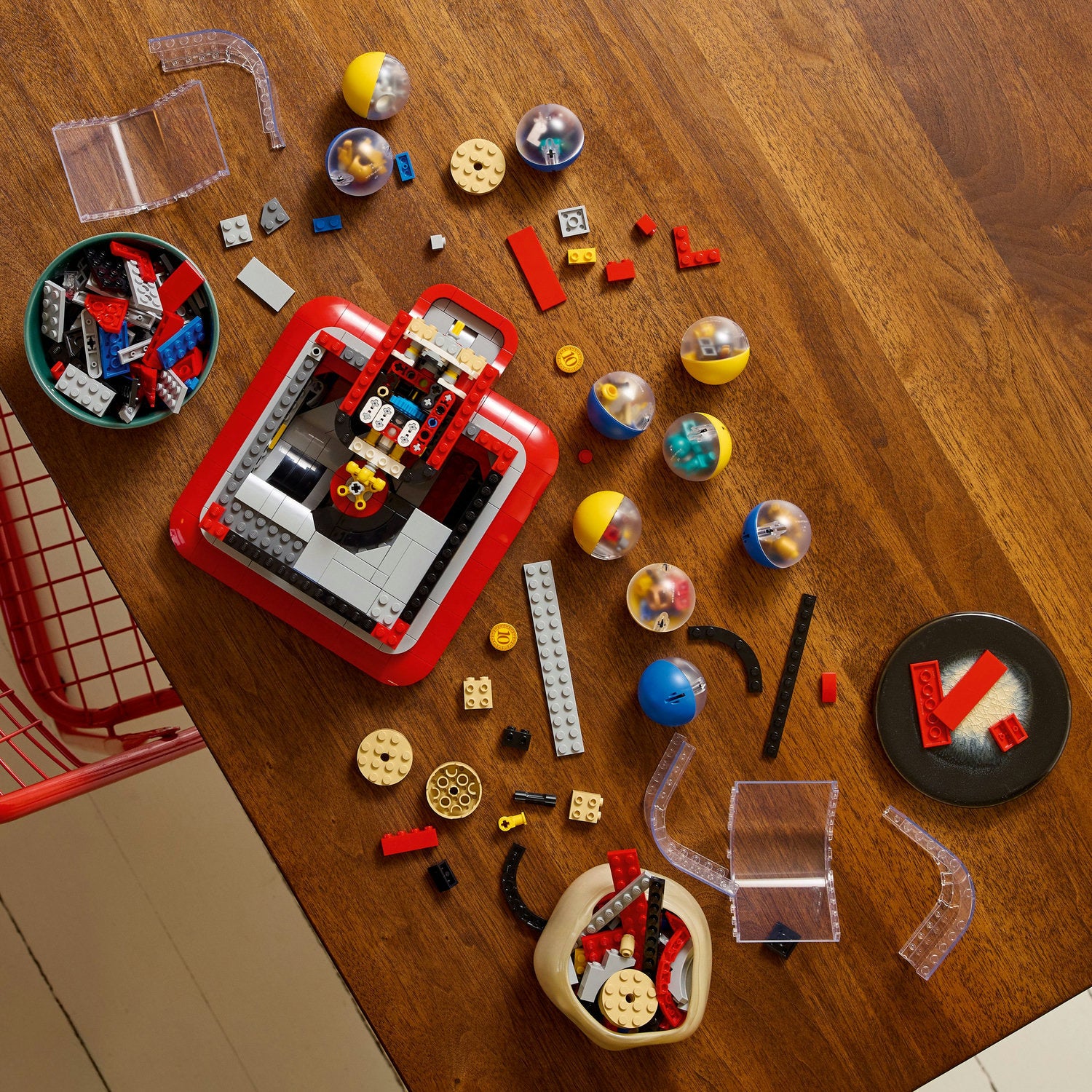 LEGO® Ideas Minifigure Vending Machine - Image 5