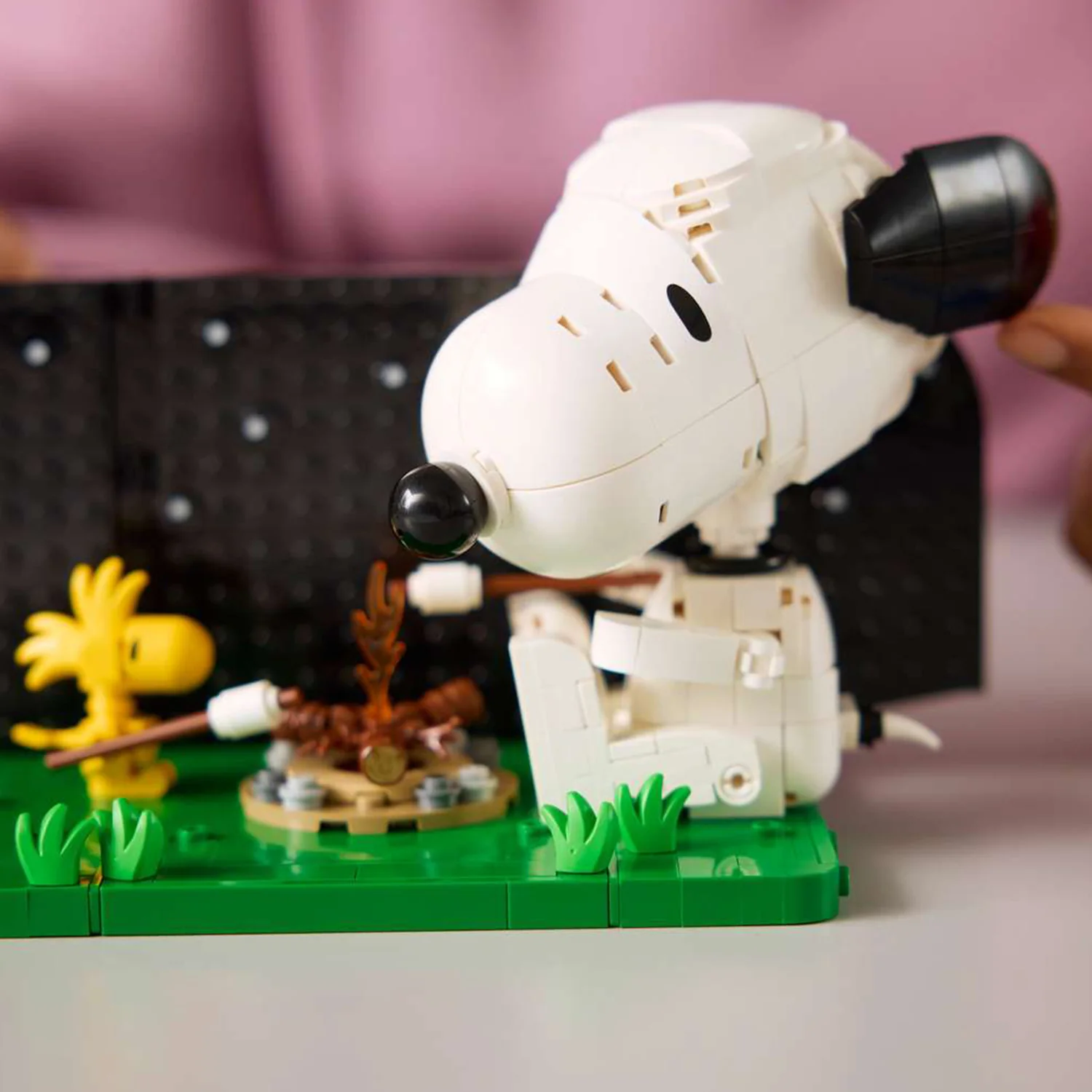 LEGO® Ideas Peanuts: Snoopy’s Doghouse - Image 8