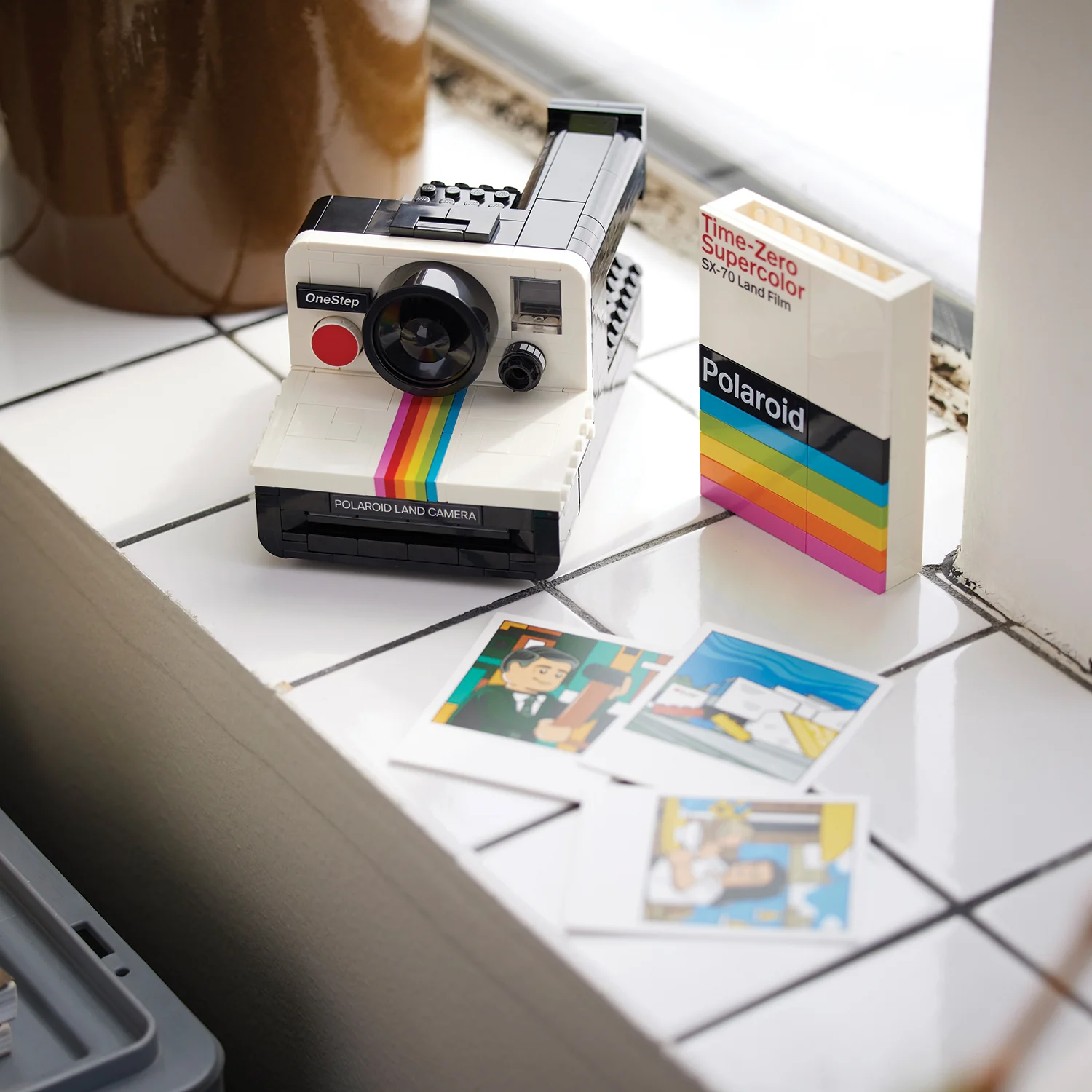 LEGO® Ideas Polaroid OneStep SX-70 Camera - Image 7