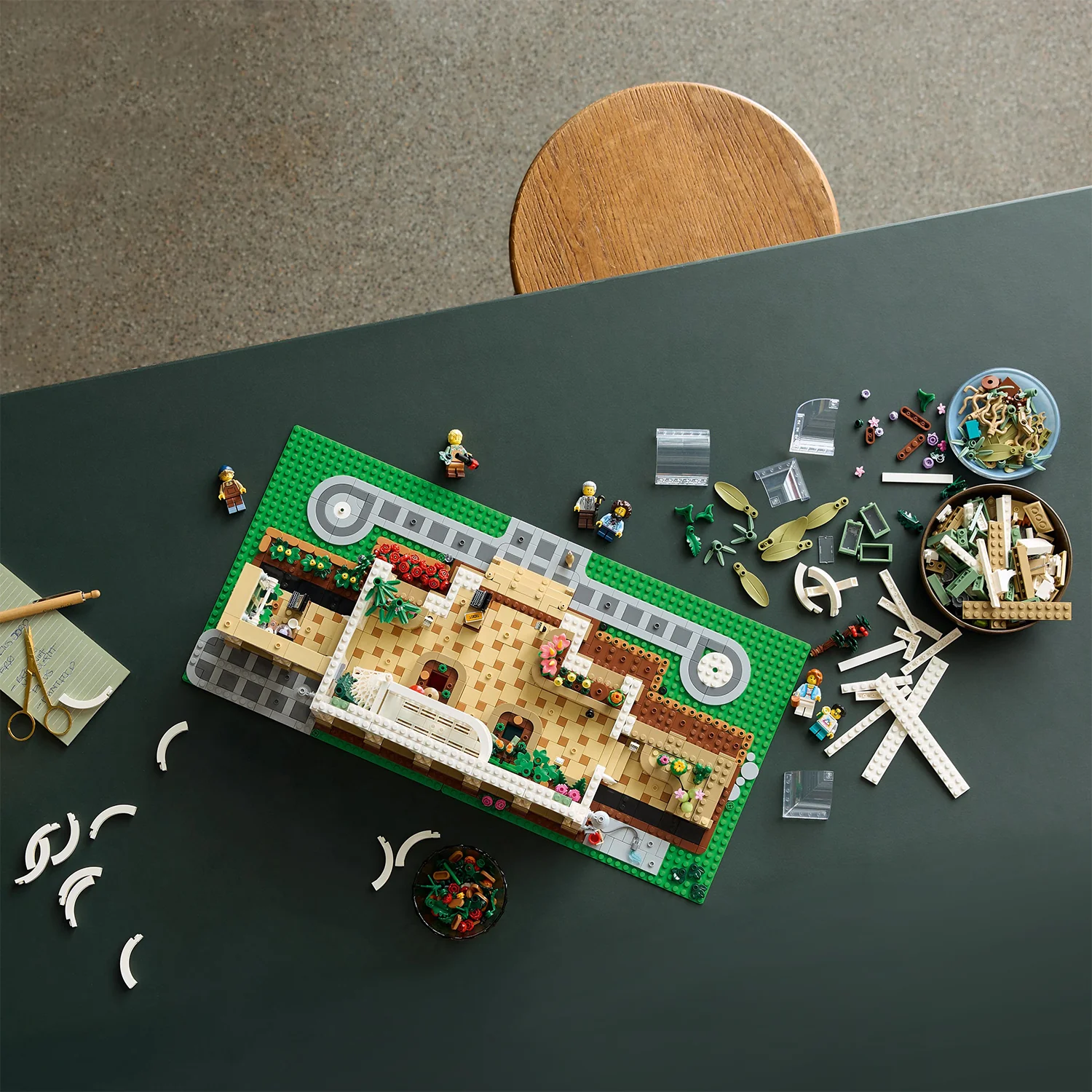 LEGO® Ideas The Botanical Garden - Image 5
