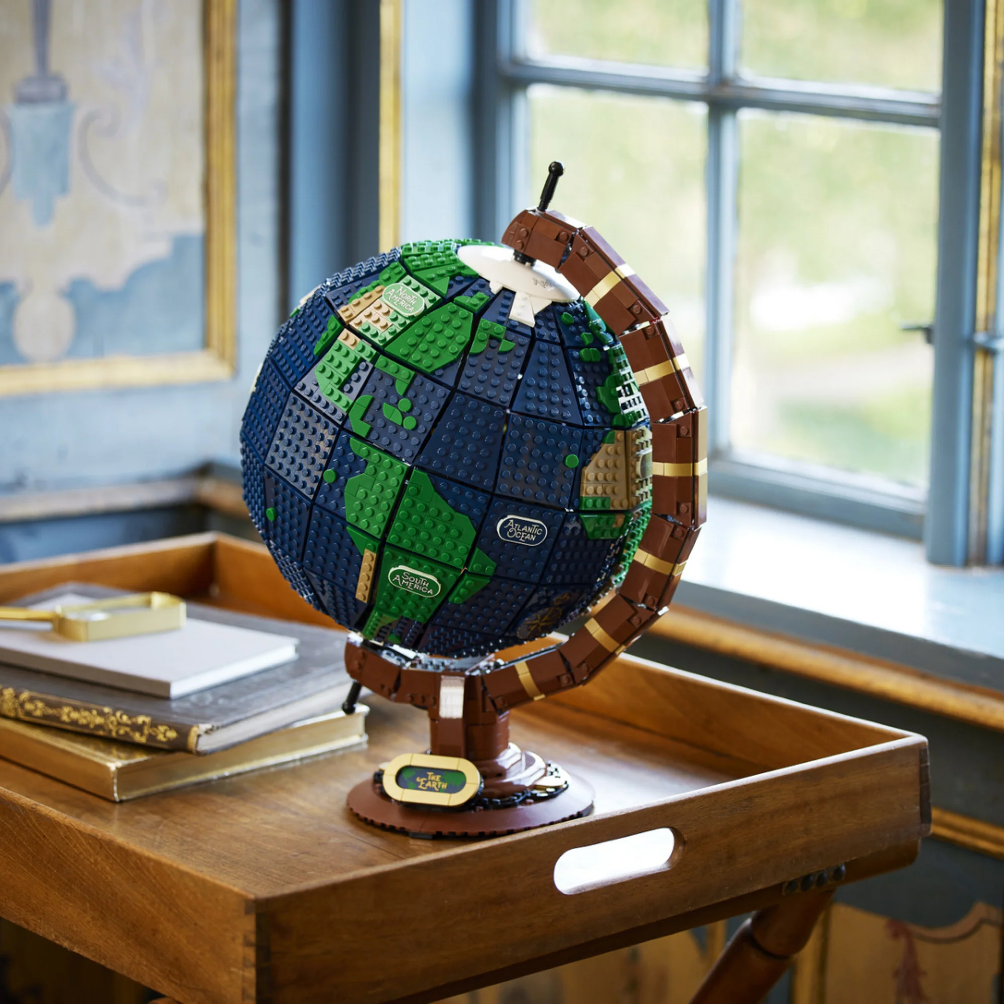 LEGO® Ideas The Globe - Image 14