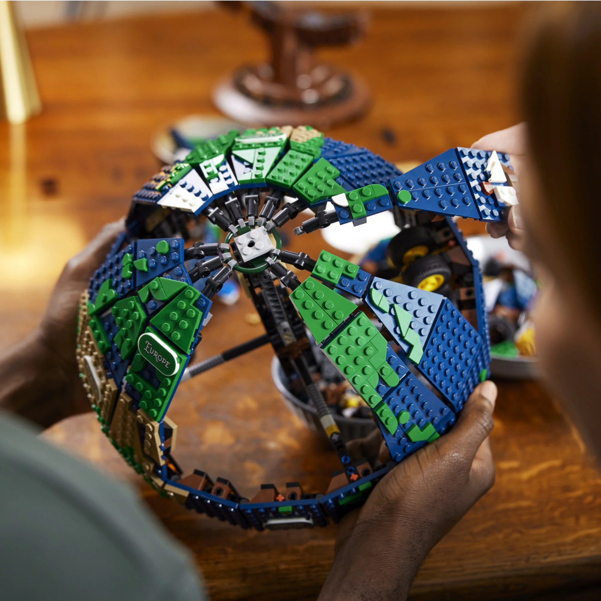 LEGO® Ideas The Globe - Image 5