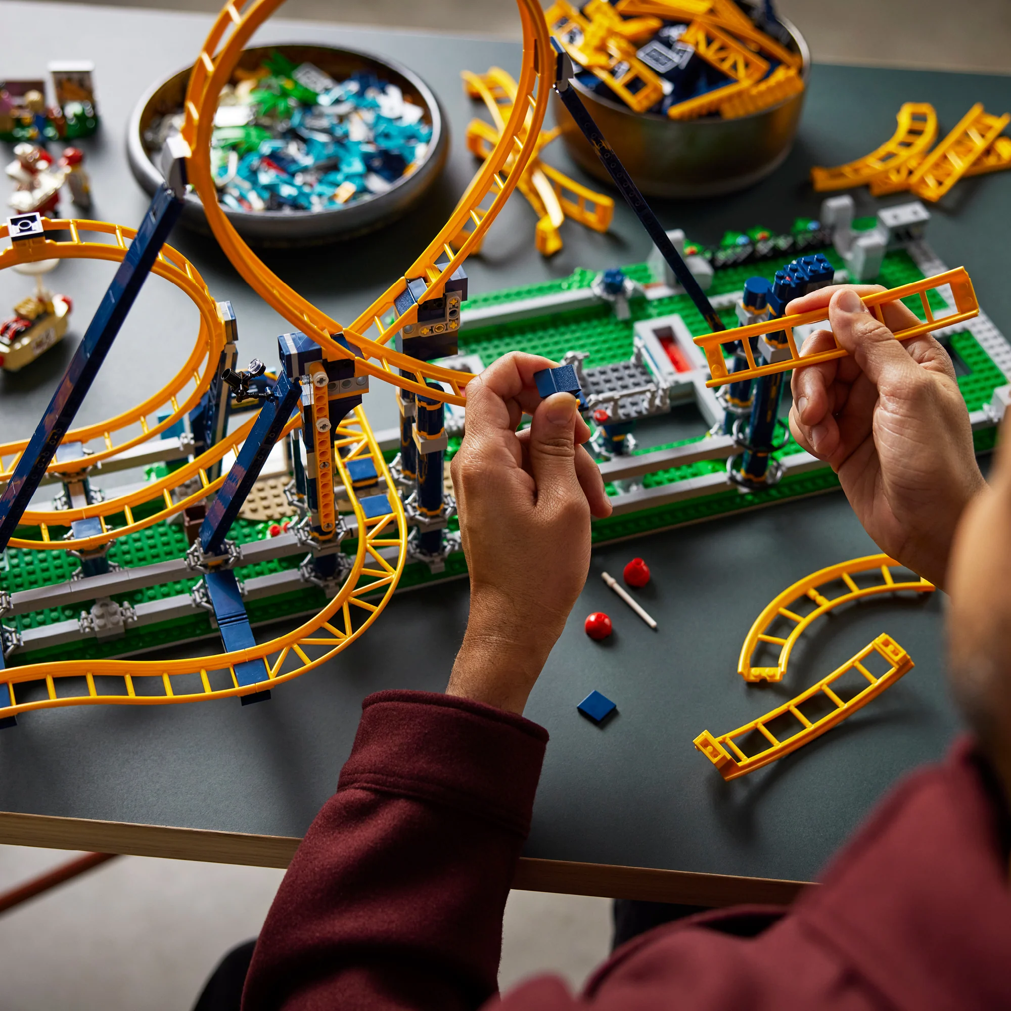 LEGO® ICONS™ Loop Coaster - Image 9