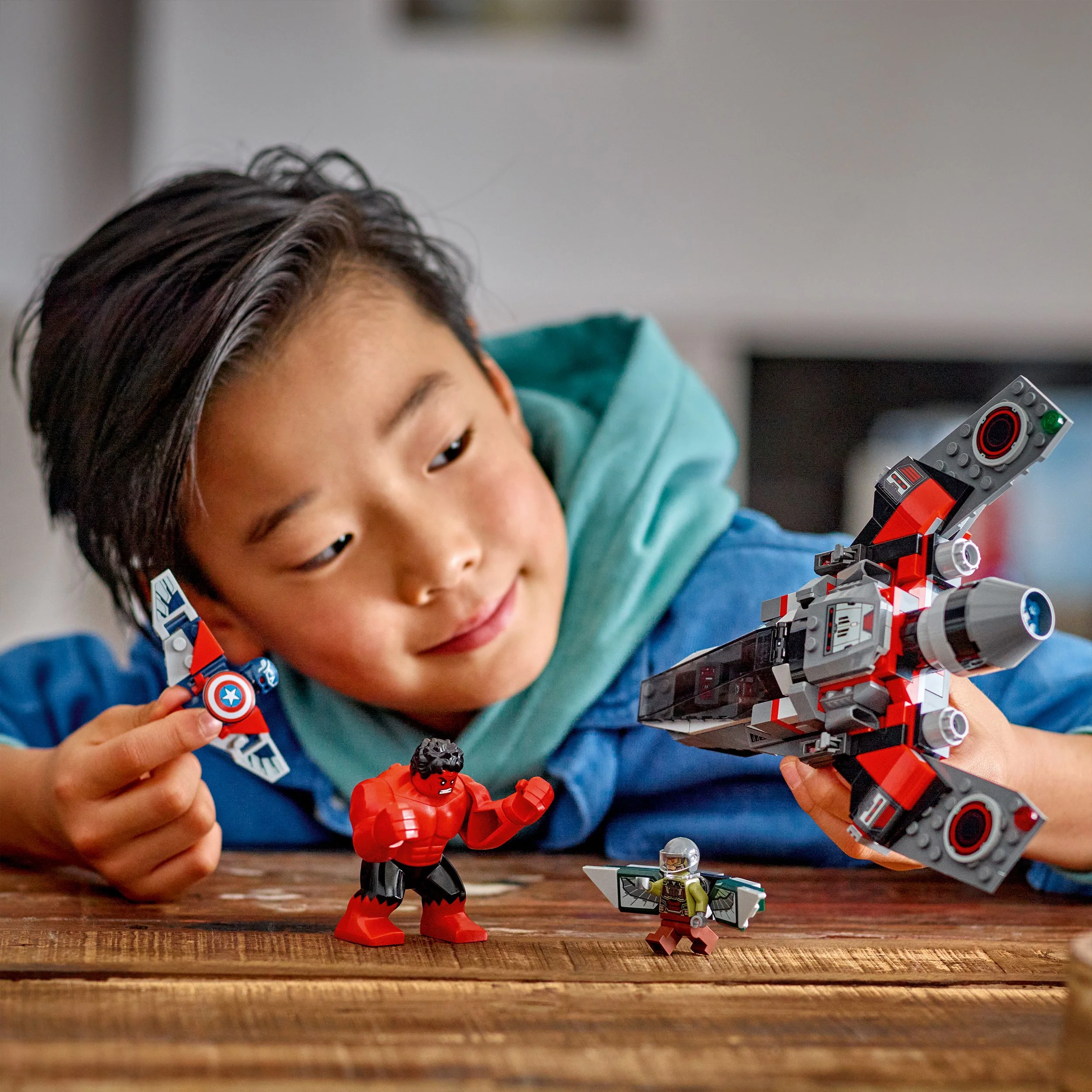 LEGO® Marvel Captain America vs. Red Hulk Battle - Image 3