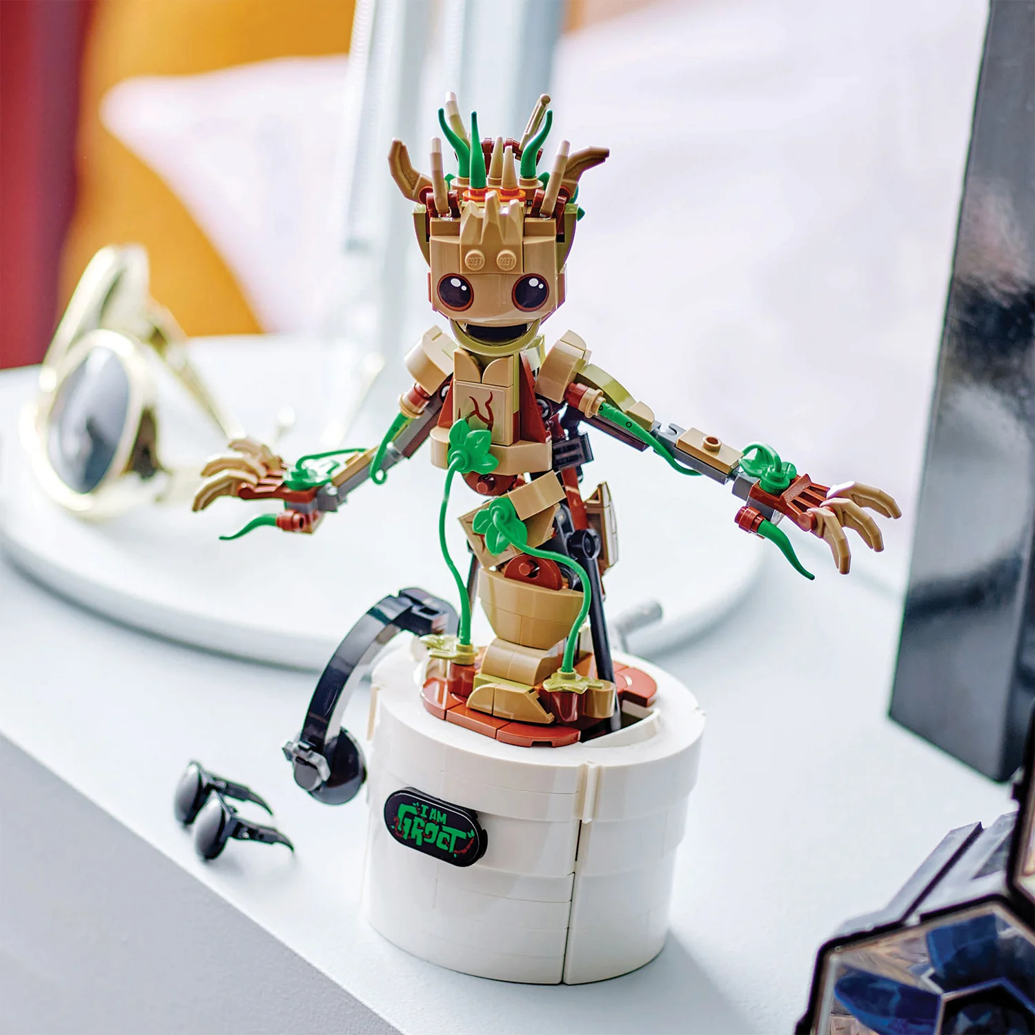 LEGO® Marvel Dancing Groot - Image 3