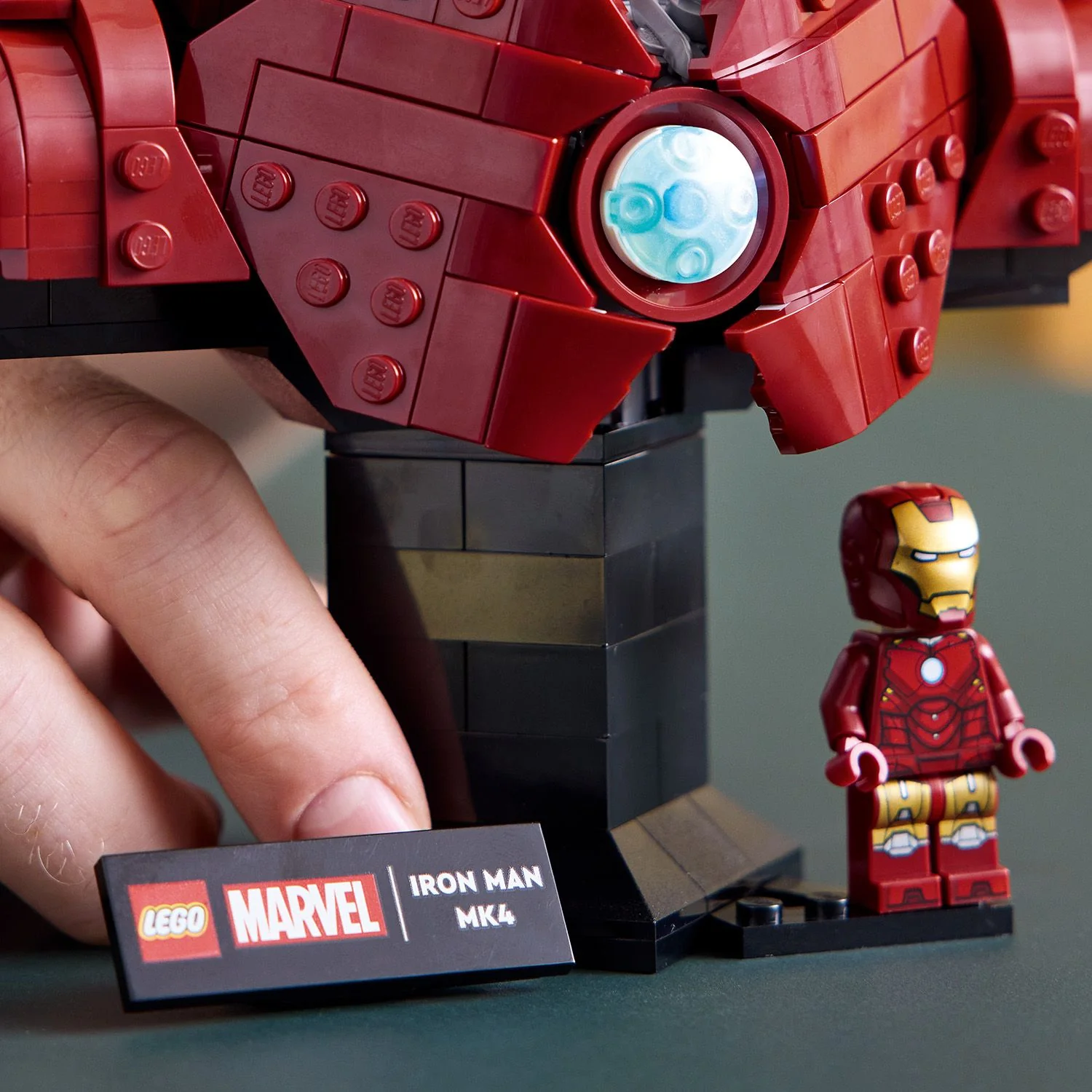 LEGO® Marvel Iron Man MK4 Bust - Image 8