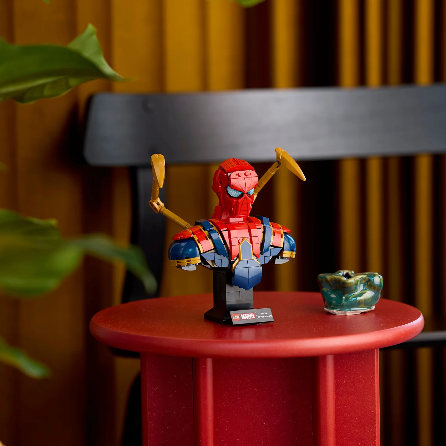 LEGO® Marvel Iron Spider-Man Bust - Image 8