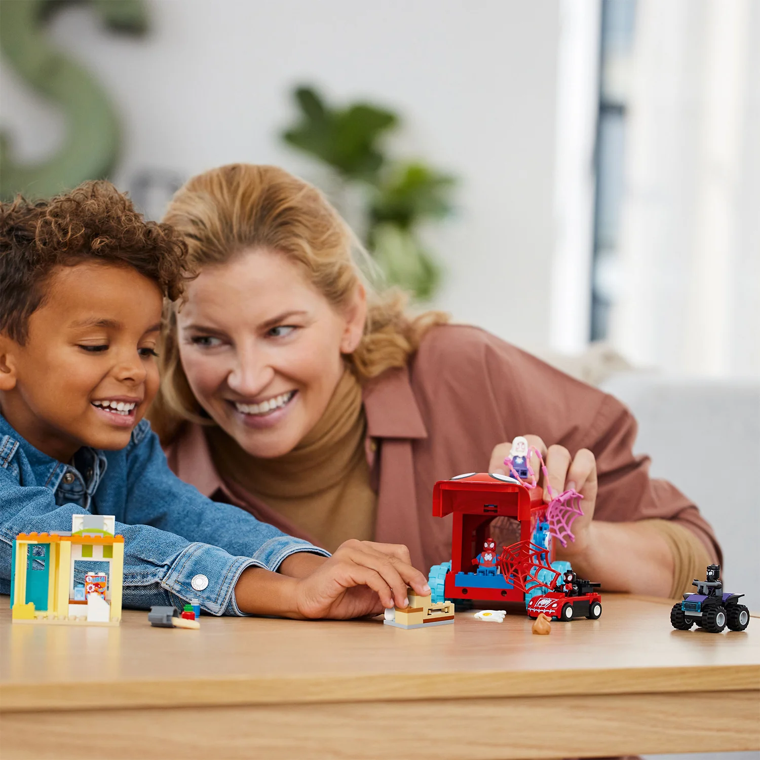 LEGO® Marvel Mobile Headquarters - Image 4