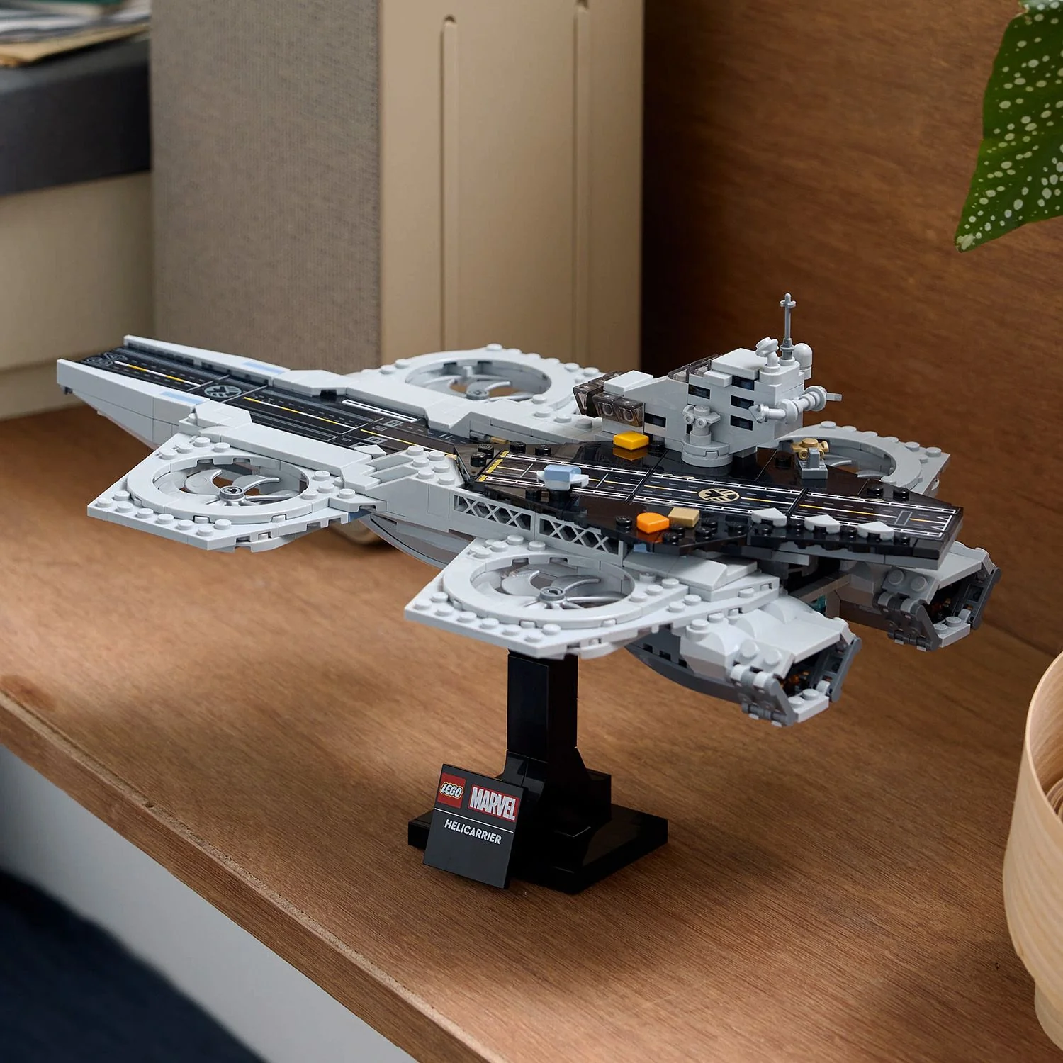 LEGO® Marvel The Avengers Helicarrier - Image 8