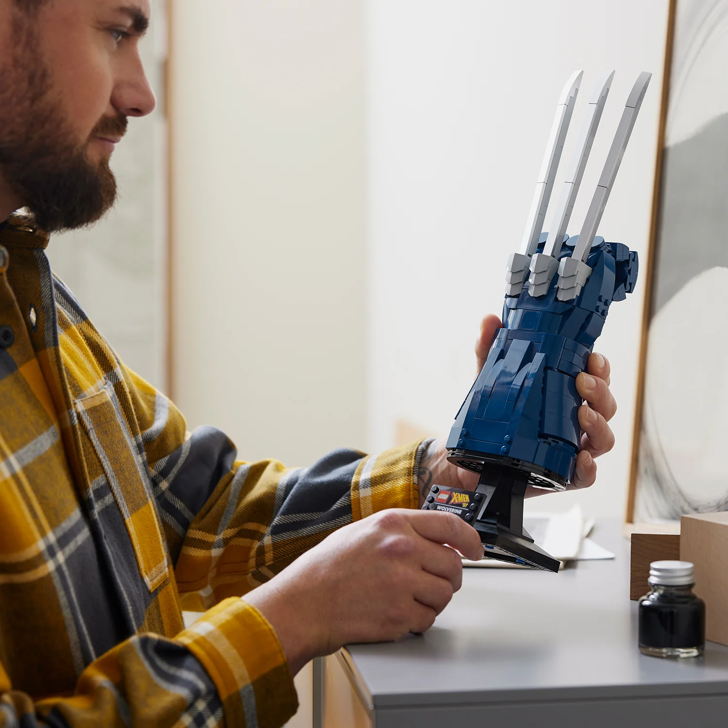 LEGO® Marvel Wolverine's Adamantium Claws - Image 8