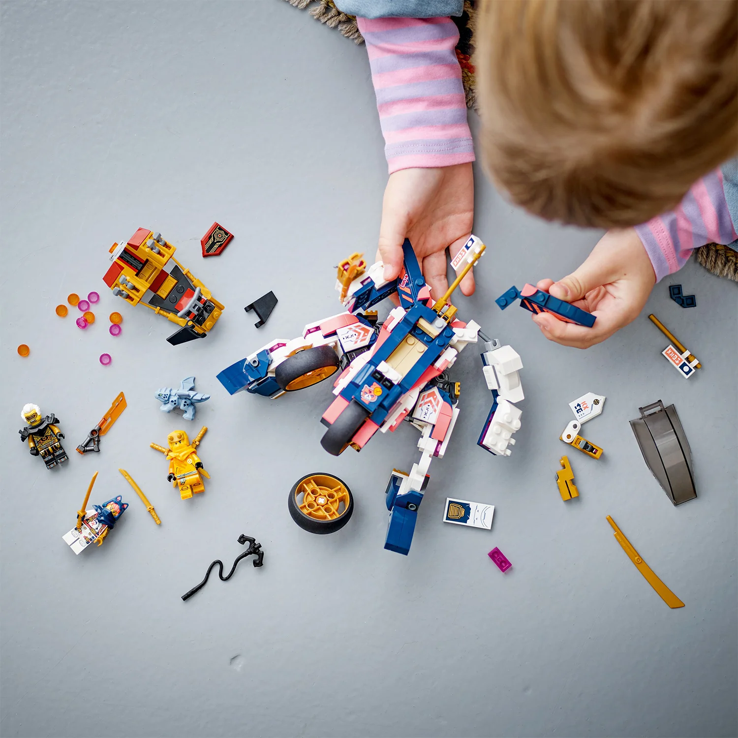 LEGO® NINJAGO® Sora’s Transforming Mech Bike Racer - Image 5