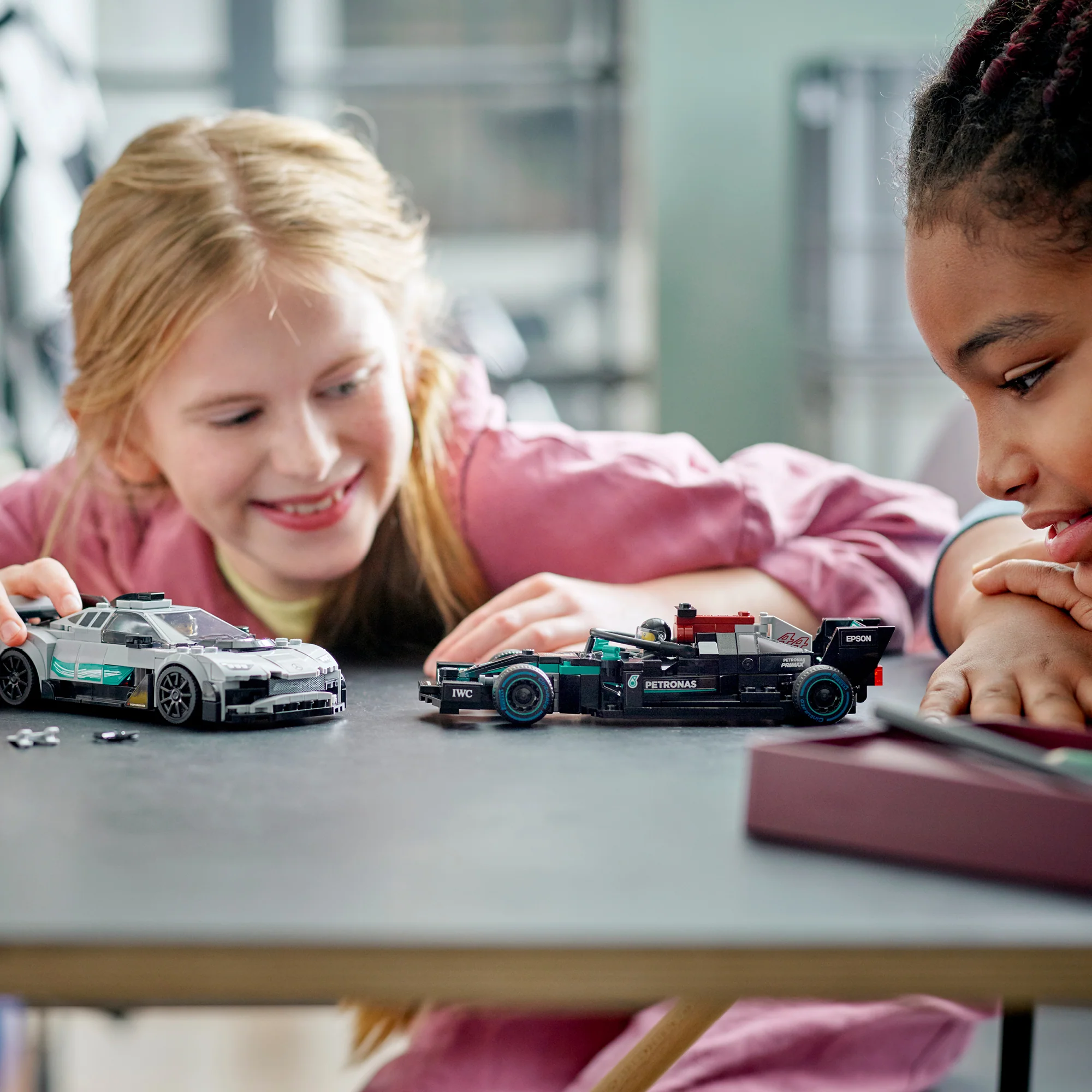 LEGO® Speed Champions Mercedes-AMG F1 W12 E Performance & Mercedes-AMG Project One - Image 5
