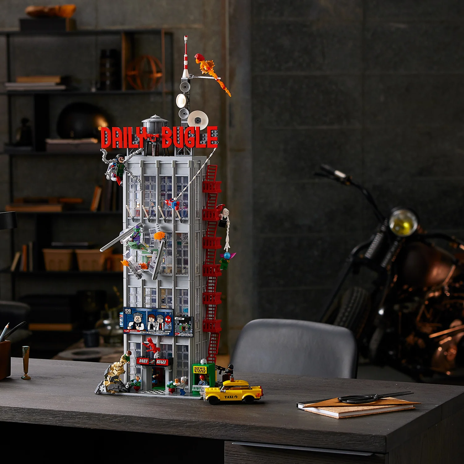 LEGO® Marvel Spider-Man Daily Bugle - Image 5