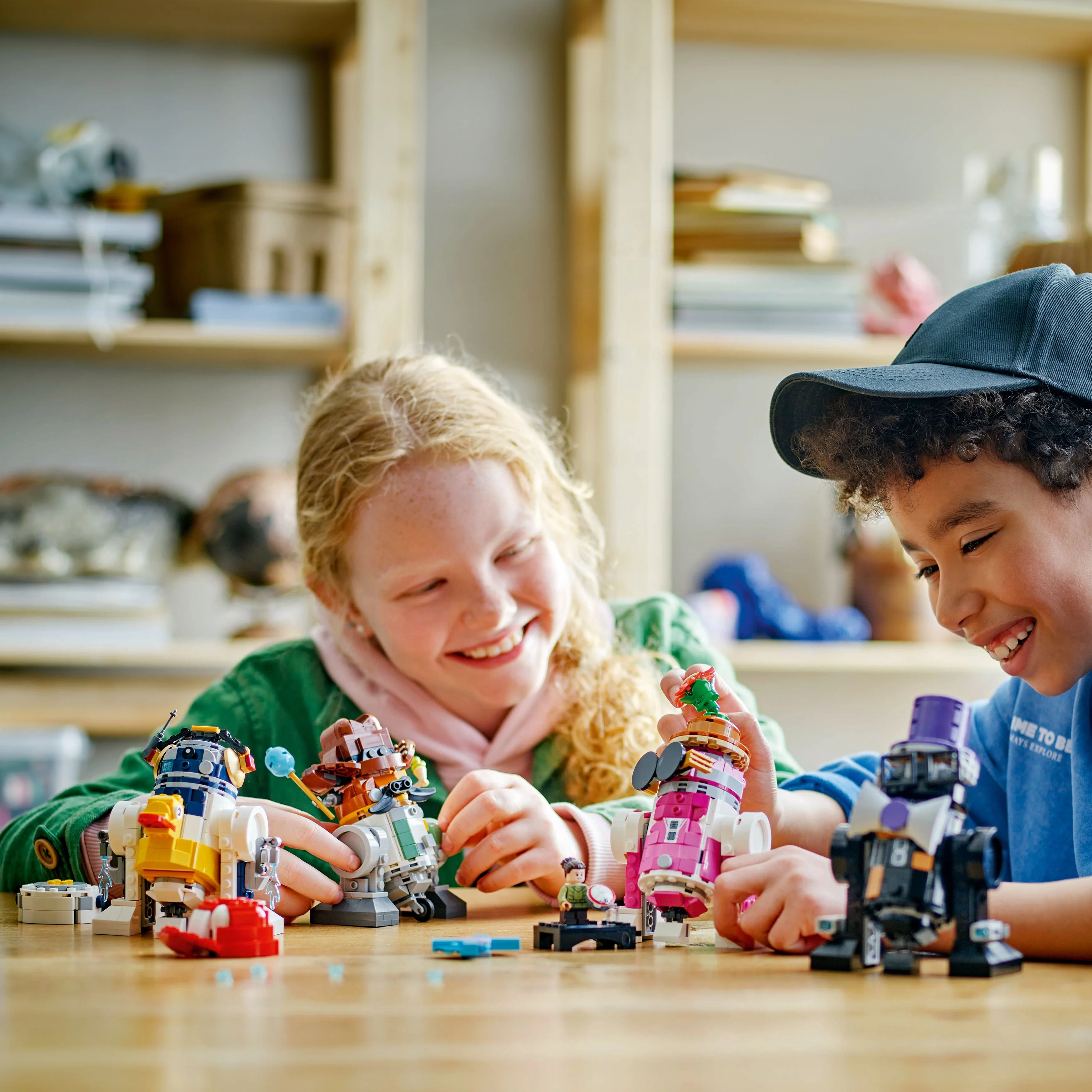 LEGO® Star Wars™ Creative Play Droid™ Builder - Image 5