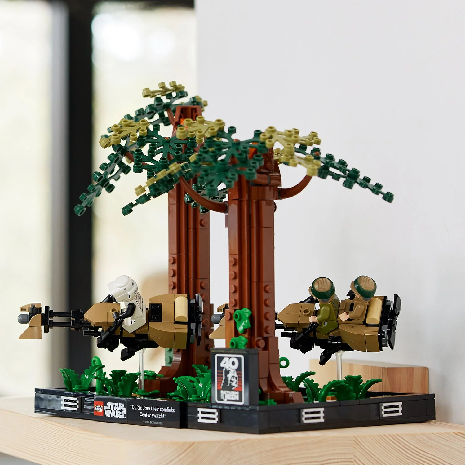 LEGO® Star Wars⢠Endor⢠Speeder Chase Diorama - Image 4