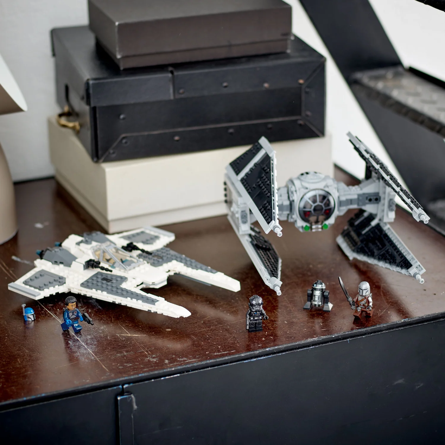 LEGO® Star Wars™ Mandalorian Fang Fighter vs. TIE Interceptor™ - Image 4