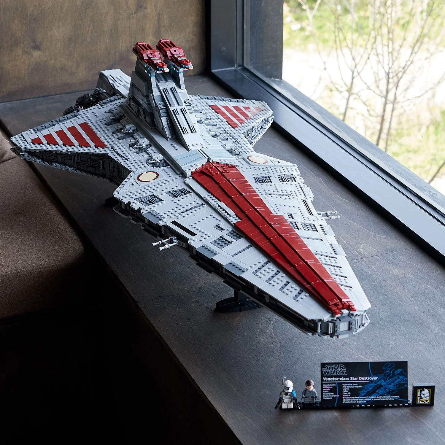 LEGO® Star Wars™ Venator-Class Republic Attack Cruiser - Ultimate Collector Series - Image 15