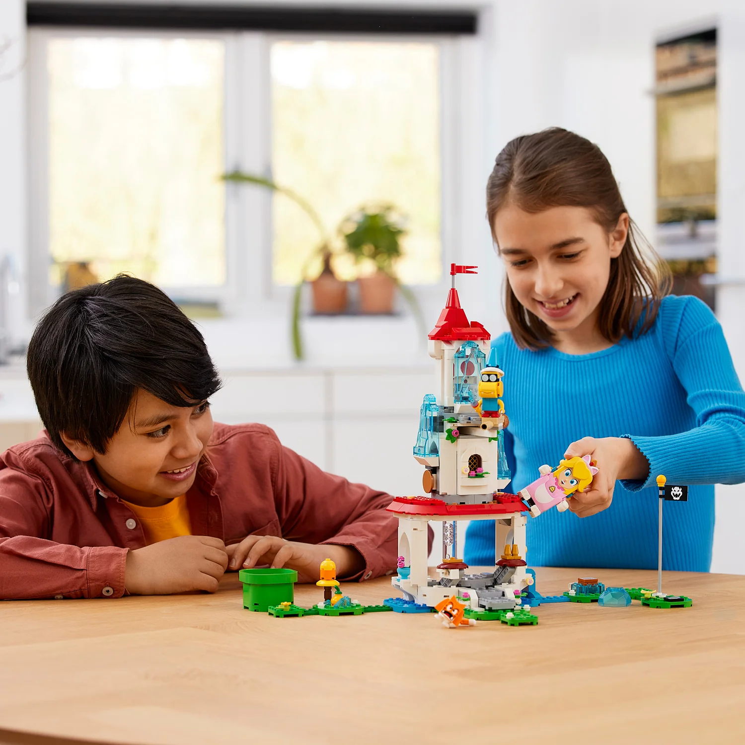 LEGO® Super Mario™ Cat Peach Suit and Frozen Tower Expansion Set - Image 5