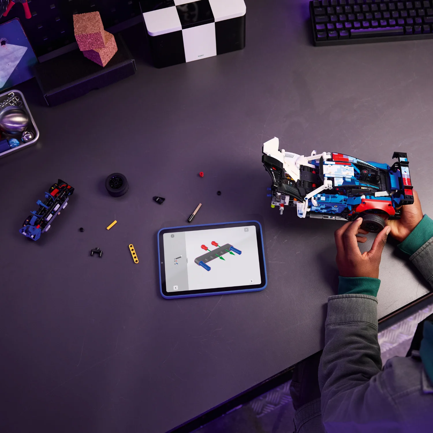 LEGO® Technic BMW M4 GT3 EVO Race Car - Image 3