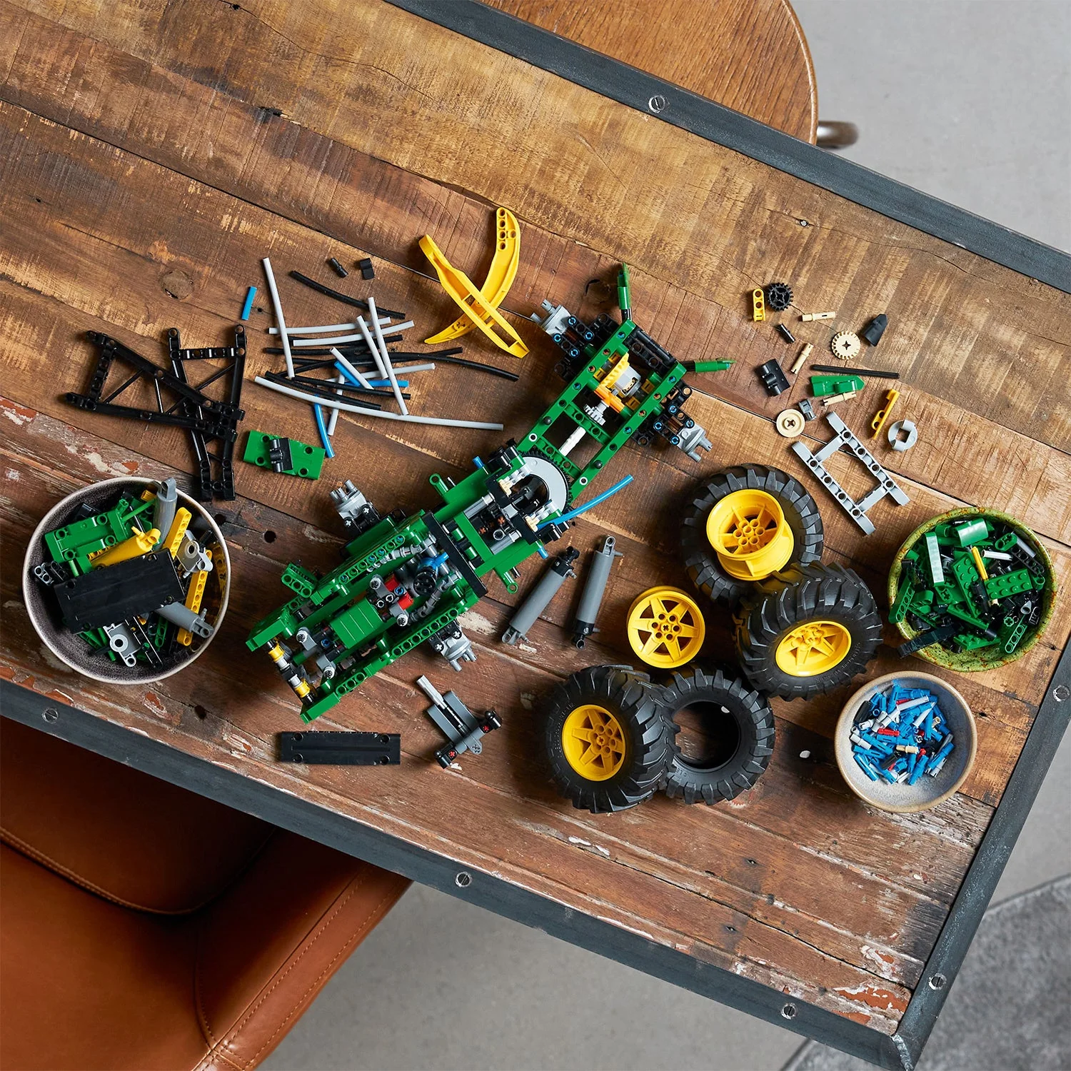 LEGO® Technic™ John Deere 948L-II Skidder - Image 9