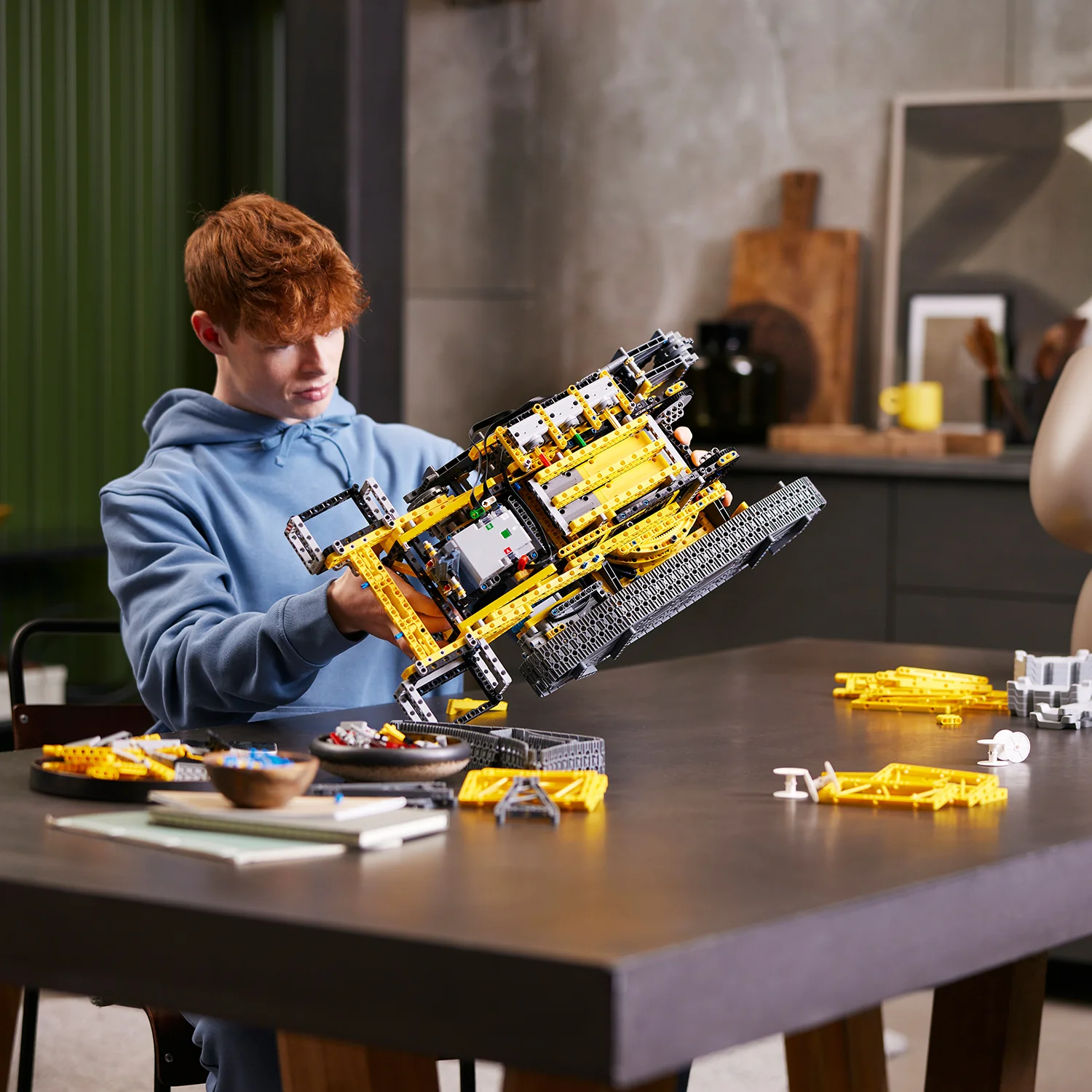 LEGO® TECHNIC™ Liebherr Crawler Crane LR 13000 - Image 5