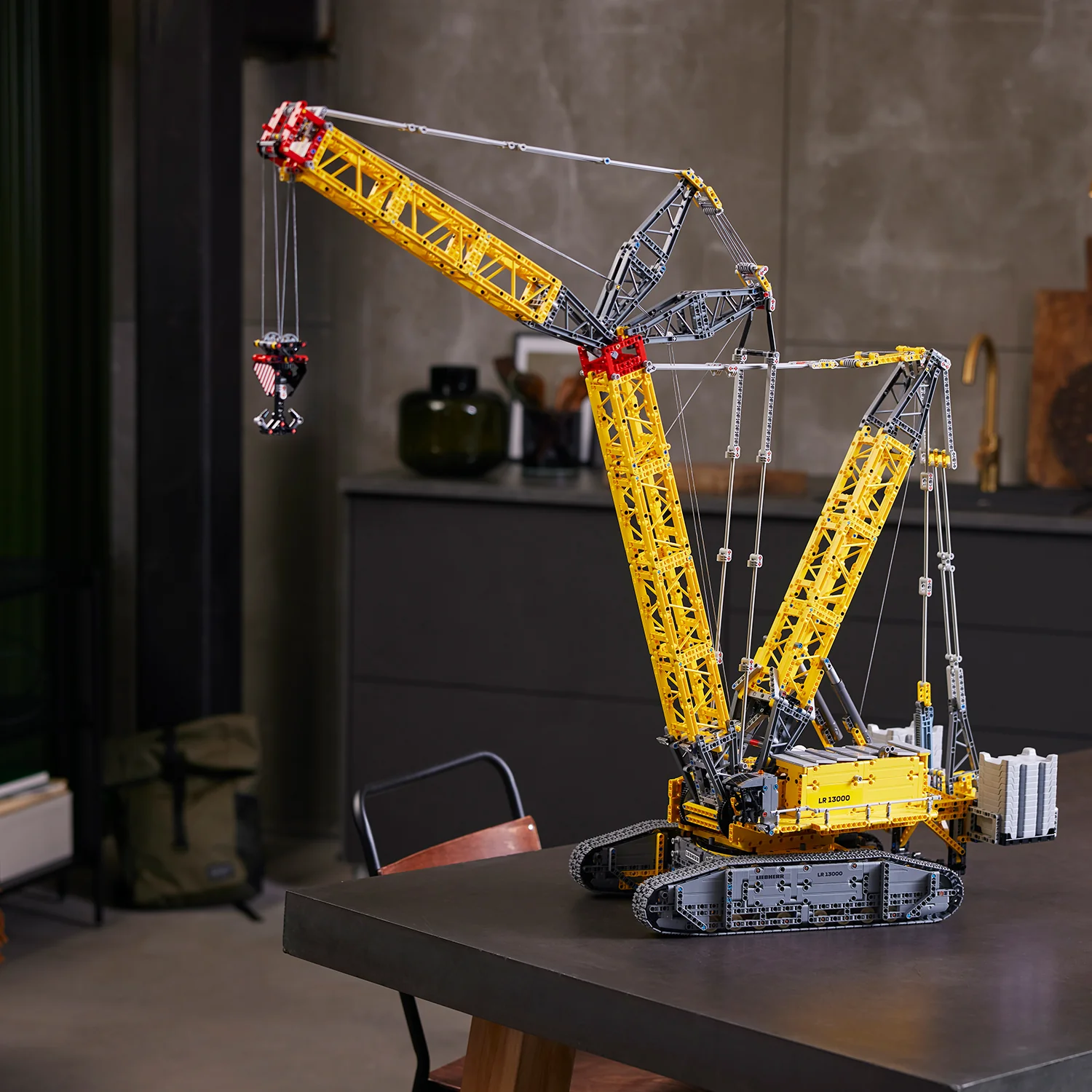 LEGO® TECHNIC™ Liebherr Crawler Crane LR 13000 - Image 6