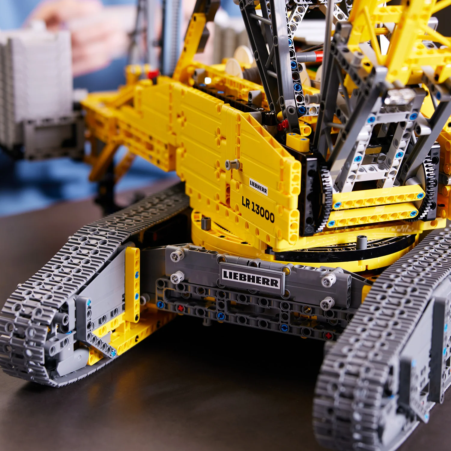 LEGO® TECHNIC™ Liebherr Crawler Crane LR 13000 - Image 8
