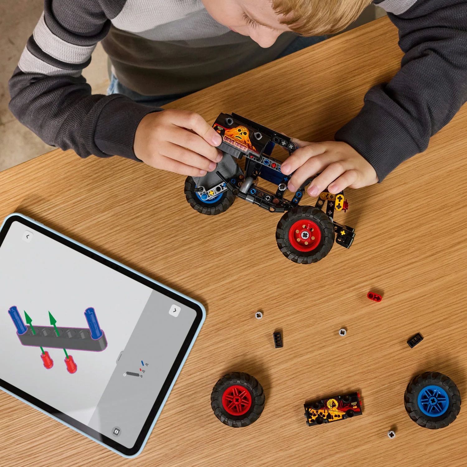 LEGO® Technic Monster Jam™ Grave Digger™ Fire and Ice - Image 4