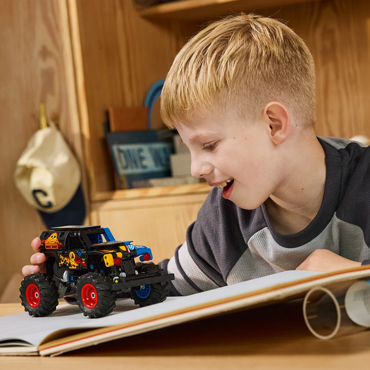 LEGO® Technic Monster Jam™ Grave Digger™ Fire and Ice - Image 7