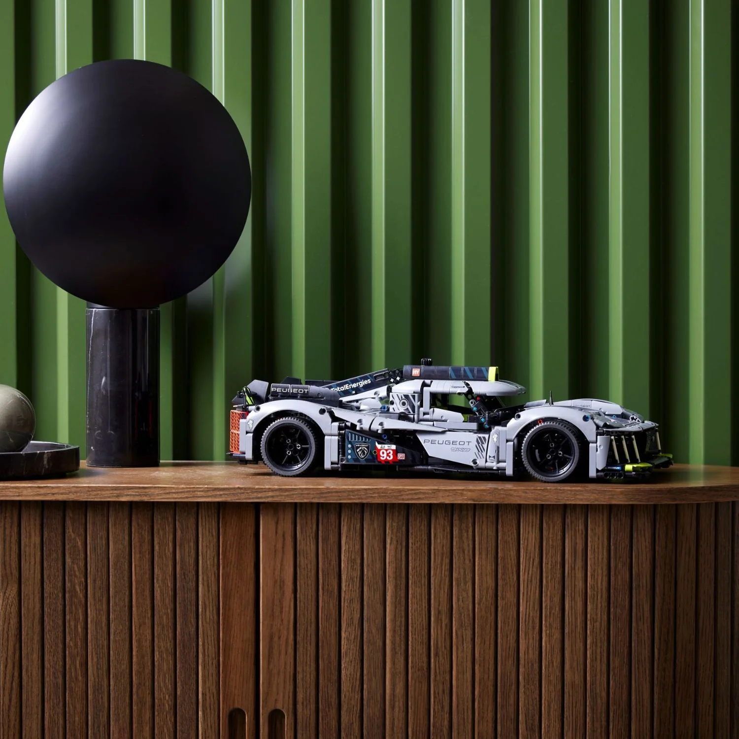 LEGO® Technic™ PEUGEOT 9X8 24H Le Mans Hybrid Hypercar - Image 9