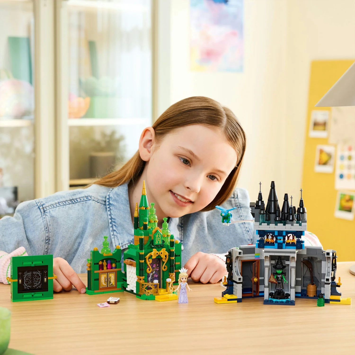 LEGO® Wicked Emerald City & Kiamo Ko Castle - Image 3
