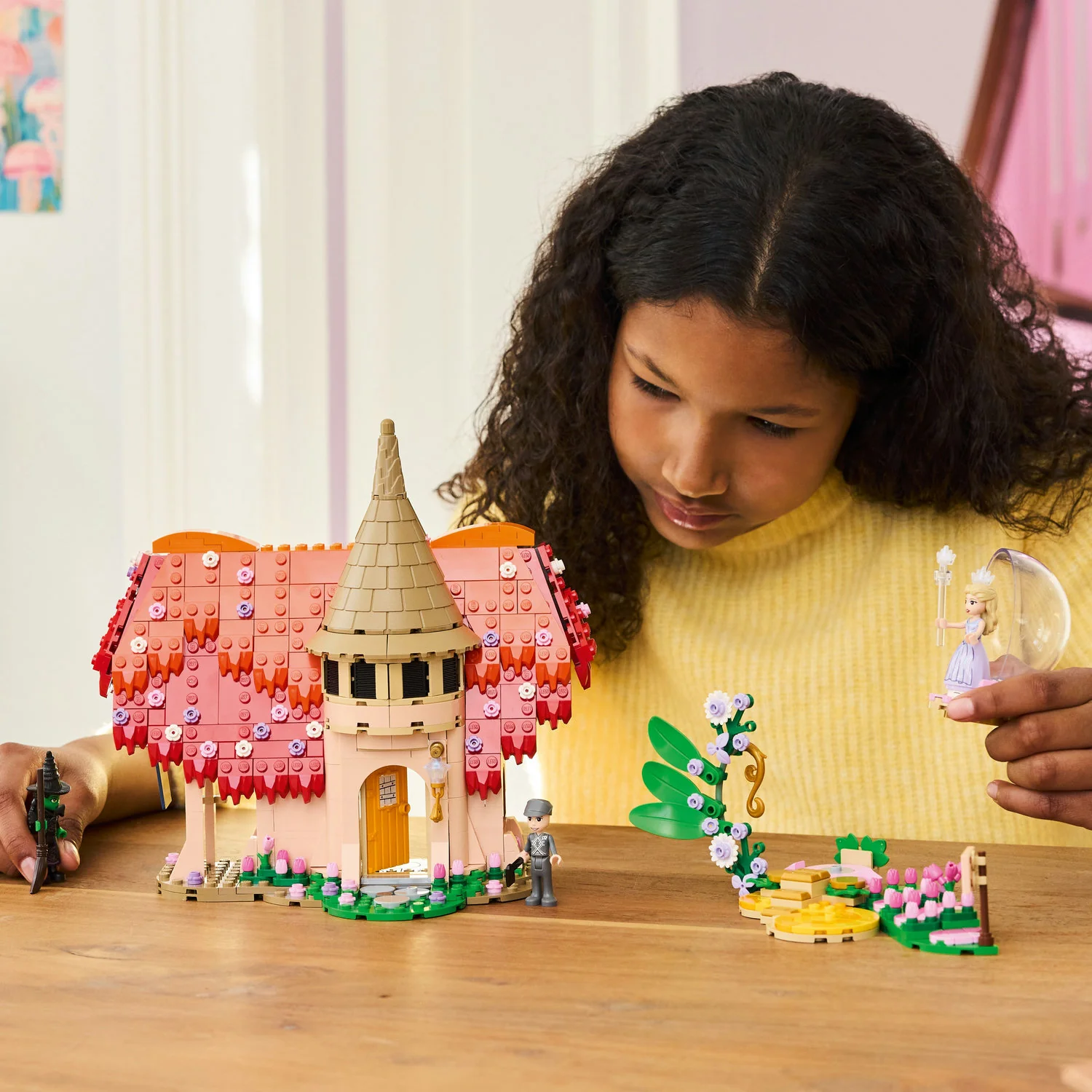 LEGO® Wicked Glinda & Elphaba Visit Munchkinland - Image 3