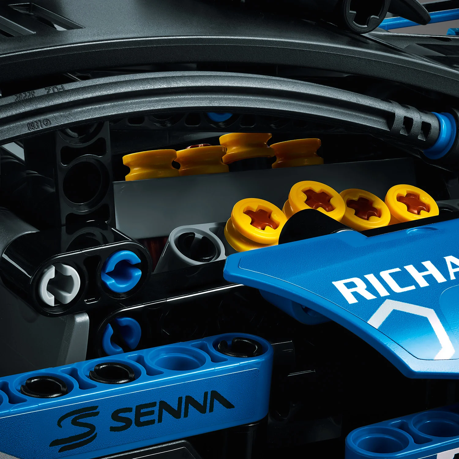 LEGO® Technic⢠McLaren Senna GTR⢠- Image 12