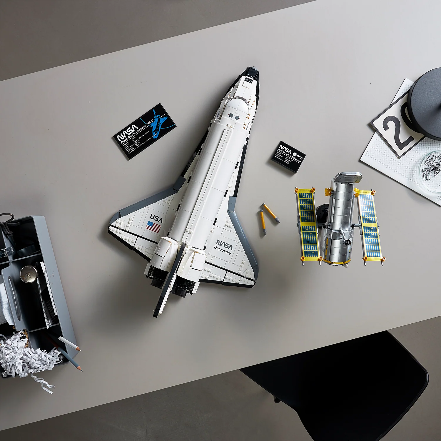 LEGO® Creator Expert NASA Space Shuttle Discovery - Image 3