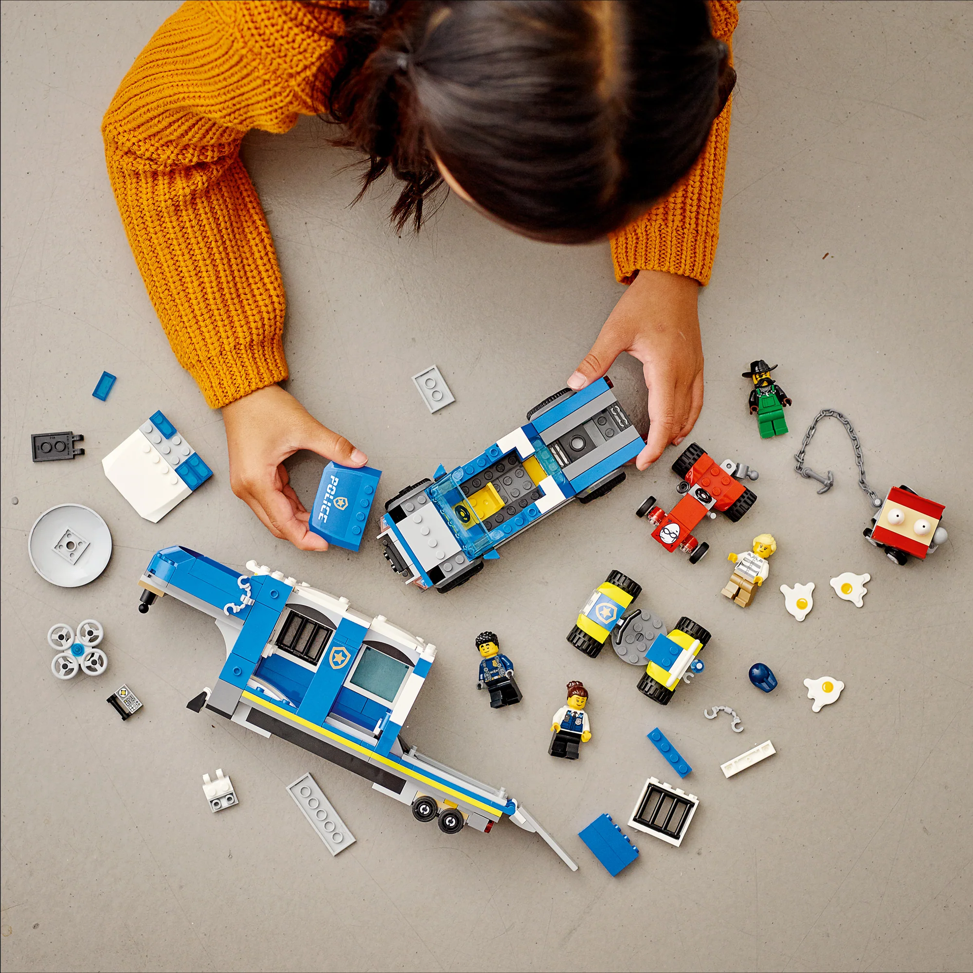 LEGO® City Police Mobile Command Truck - Image 4