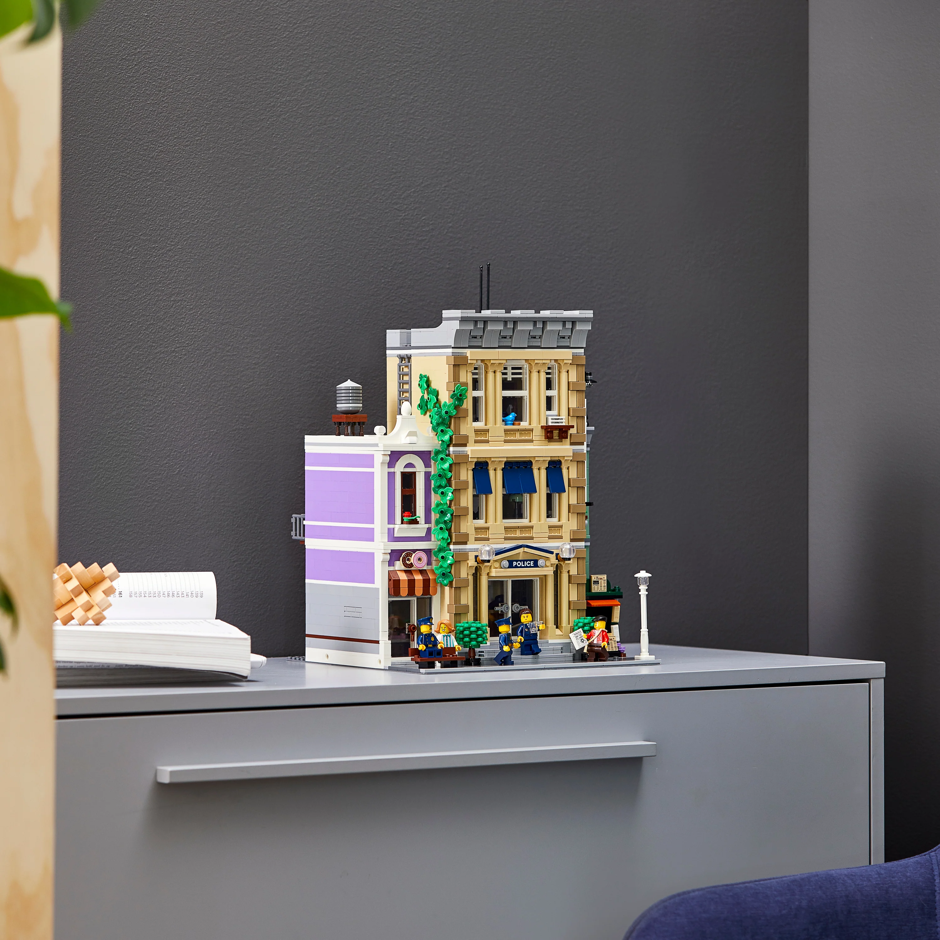 LEGO® Creator Expert Police Station - Image 8