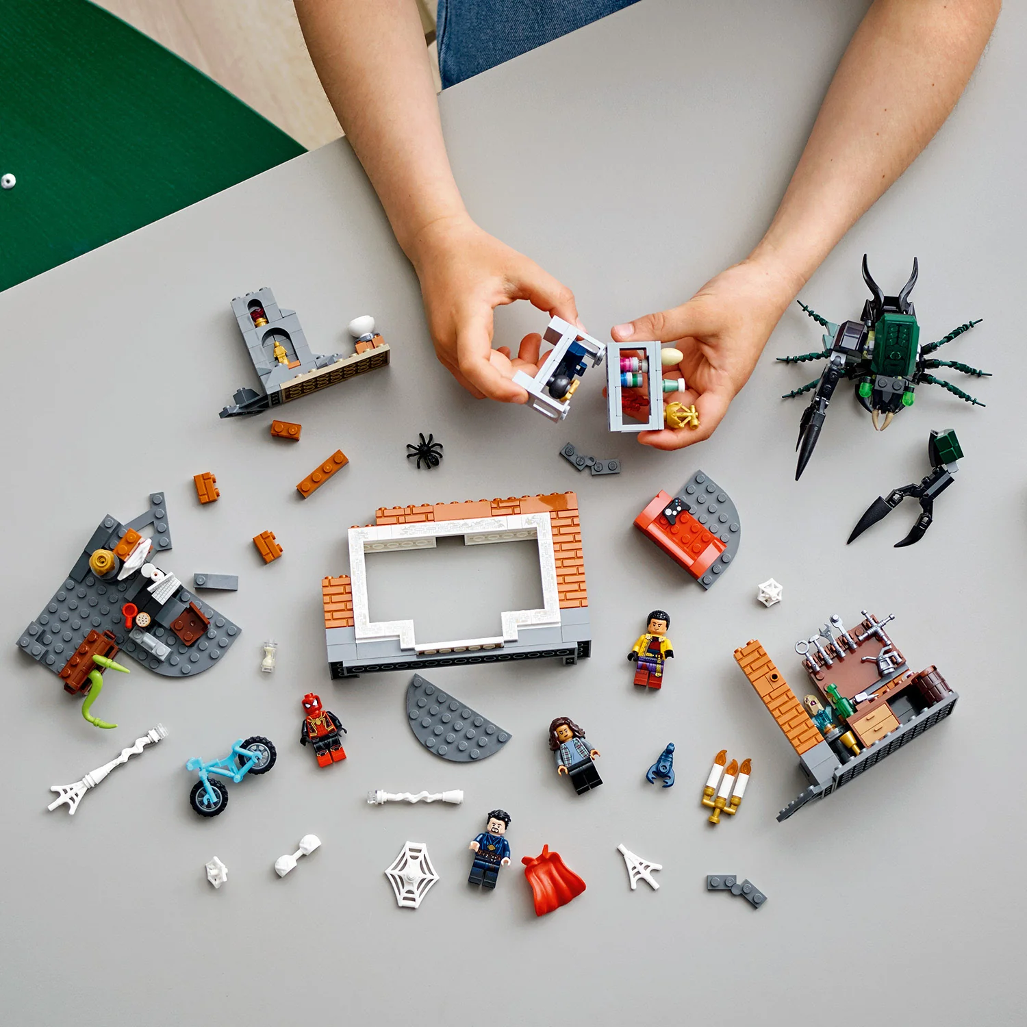 LEGO® Marvel Spider-Man at the Sanctum Workshop - Image 4