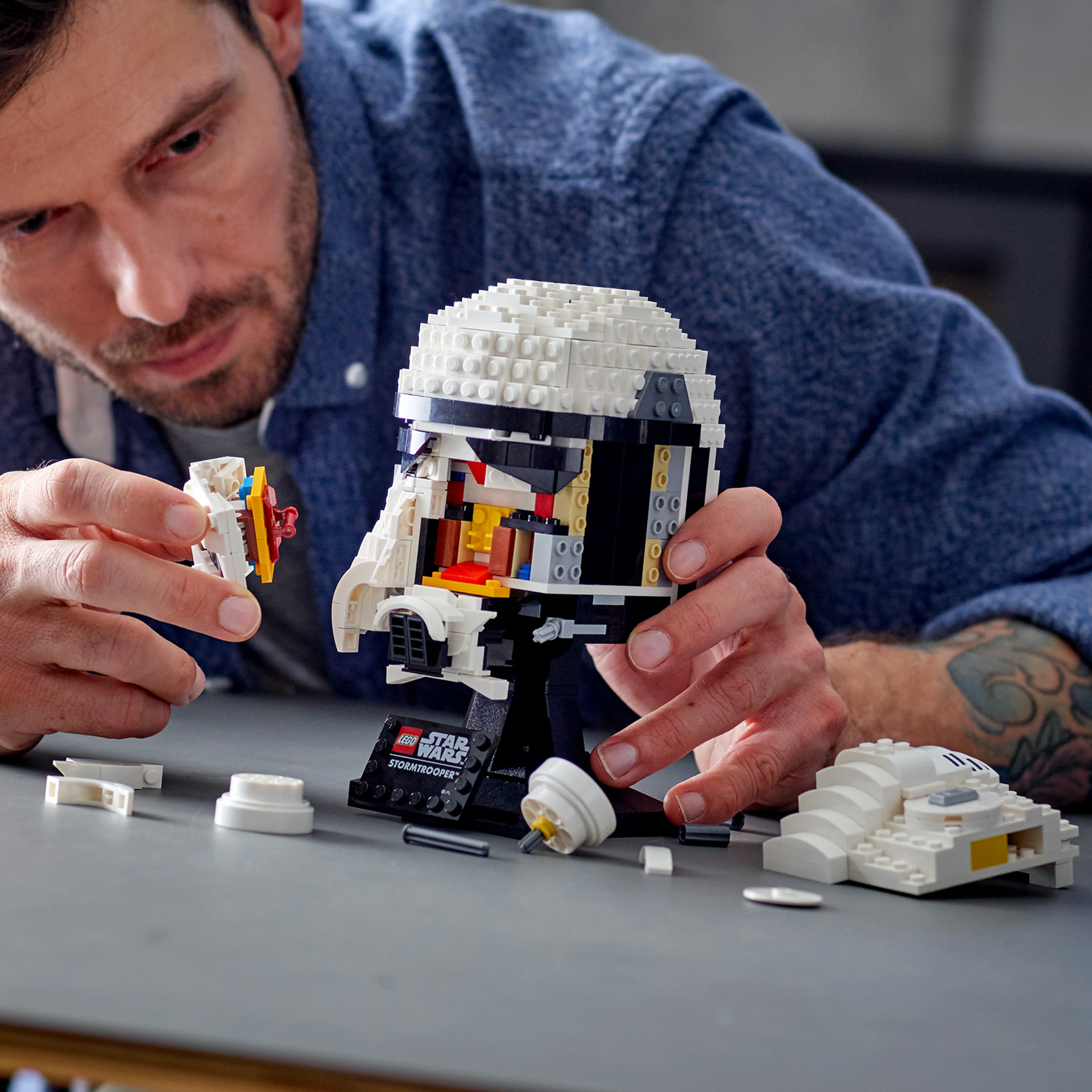 LEGO® Star Wars™ Stormtrooper™ Helmet - Image 4