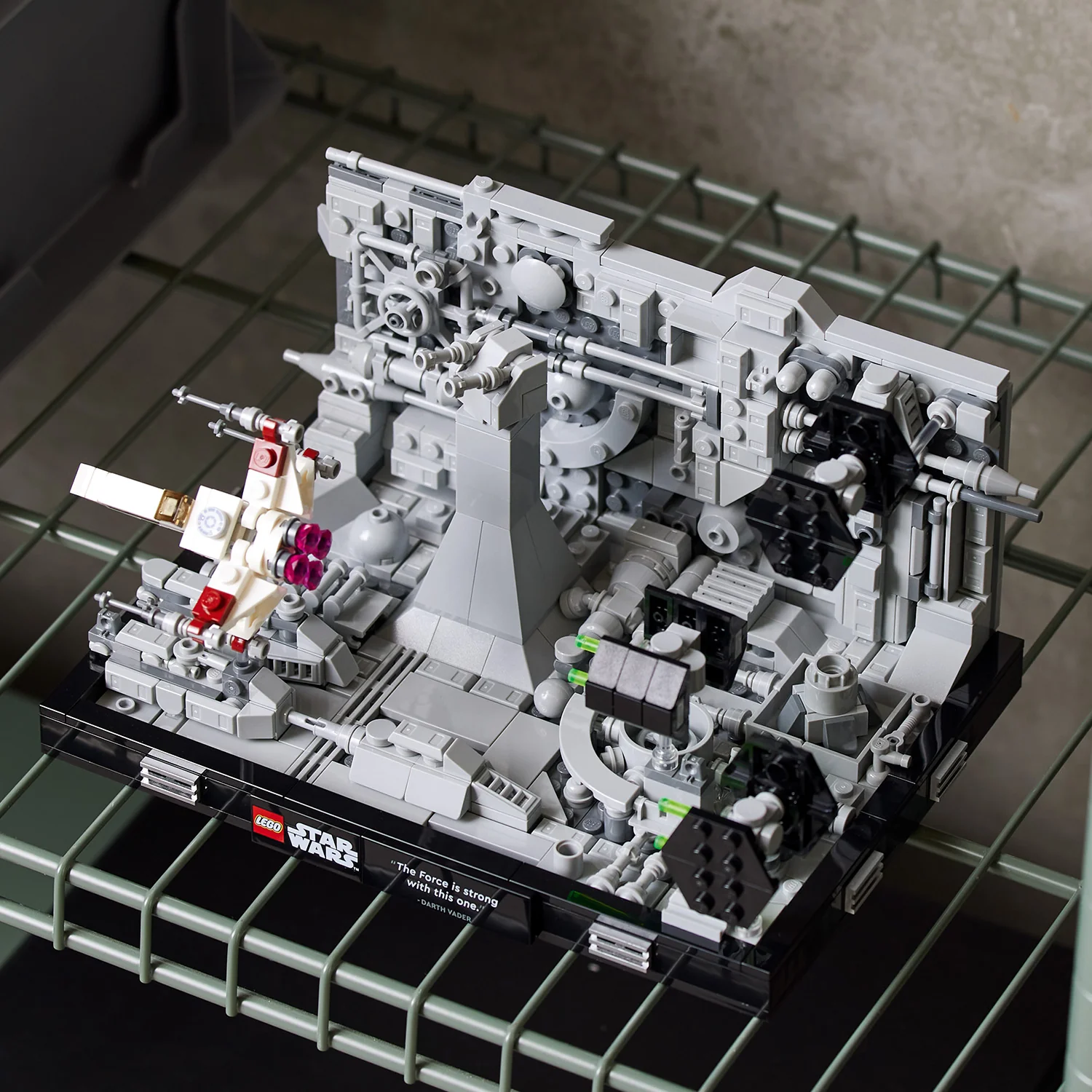 LEGO® Star Wars™ Death Star™ Trench Run Diorama - Image 9