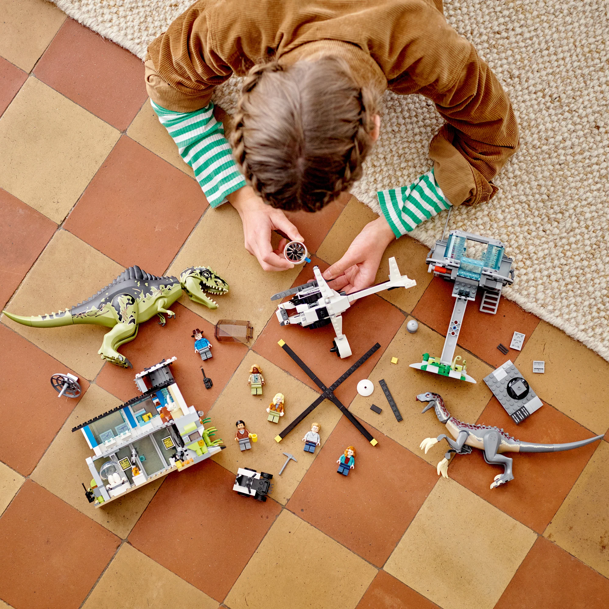LEGO® Jurassic World Giganotosaurus and Therizinosaurus Attack - Image 4